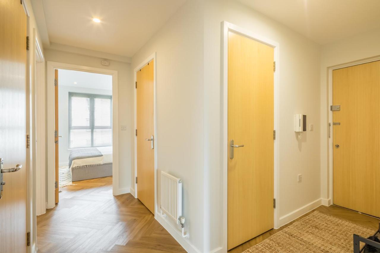 Executive 2Br Apartment Next To Station + Parking Кембридж Экстерьер фото