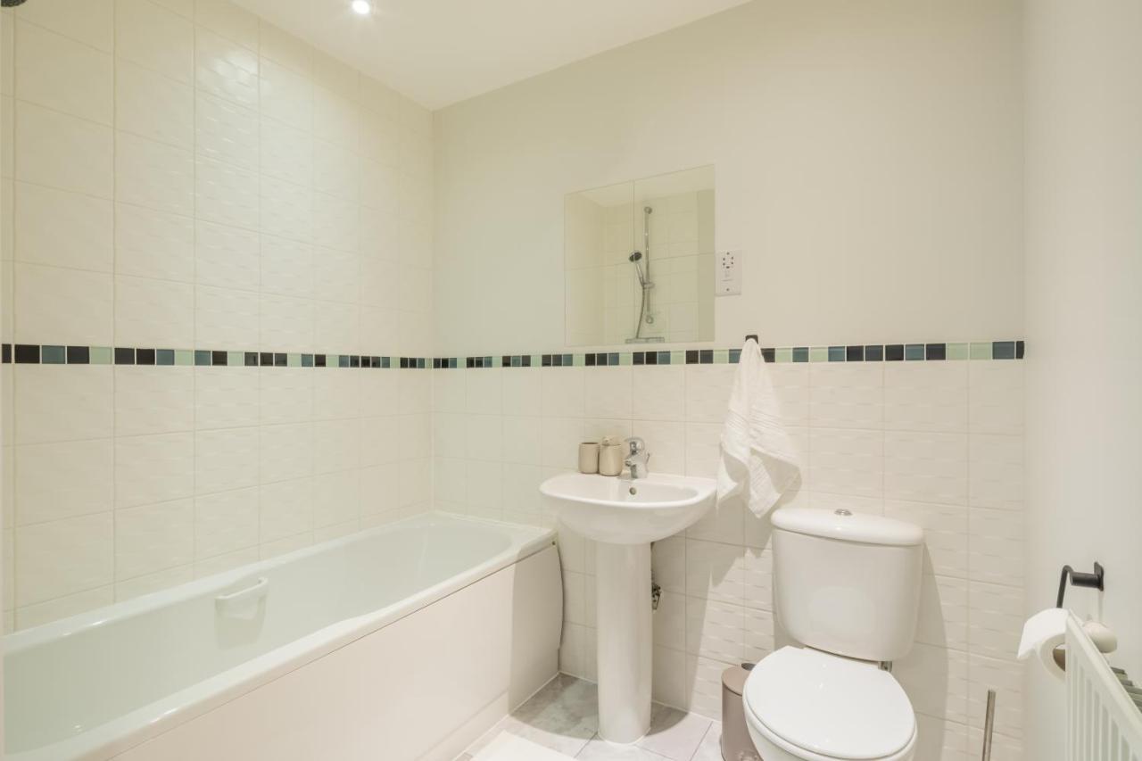 Executive 2Br Apartment Next To Station + Parking Кембридж Экстерьер фото