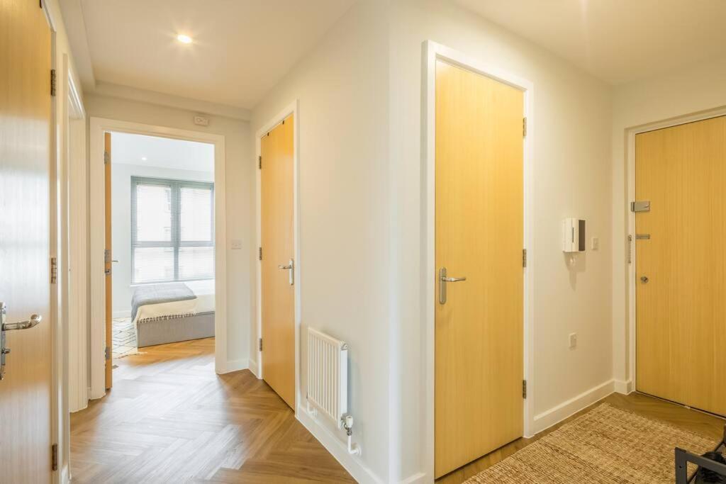 Executive 2Br Apartment Next To Station + Parking Кембридж Экстерьер фото